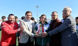 Konya Karatay U16 takımı şampiyonluk kupasını kaldırdı