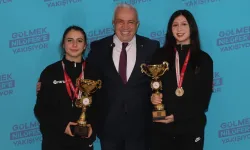 Nilüfer'in şampiyon kızlarından Başkan Özdemir'e kupa ziyareti