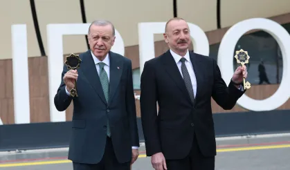 Laçın'ın sembolik anahtarları iki liderde