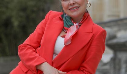 Demet Tekin'den 15 albüm ve 210 şarkı!