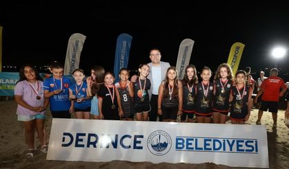Derince Harikalar Sahili´nde Voleybol Şöleni