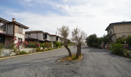 Balıkesir Edremit'te yol çalışmaları tam gaz