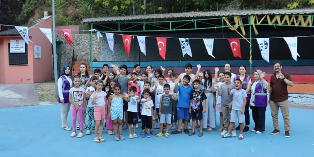 Geleneksel çocuk şenliğinde binlerce çocuğu buluştu