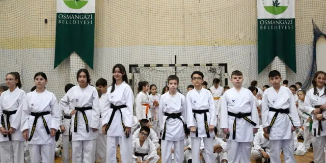 Bursa Osmangazi'de 300 karateci kuşak sevinci yaşadı