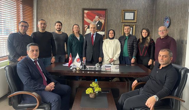 Sağlık çalışanlarının maaşları yetersiz!
