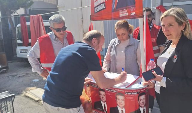 CHP Gebze Kadın Kolları'ndan İmamoğlu İçin İmza Seferberliği