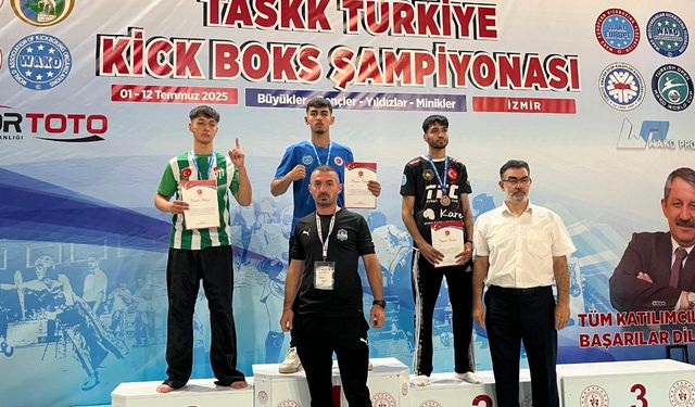 Kick boksta Çayırova’ya Türkiye şampiyonluğu geldi
