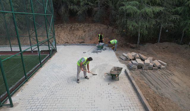 Park ve Bahçeler Ekiplerinden Çevre Düzenlemesi