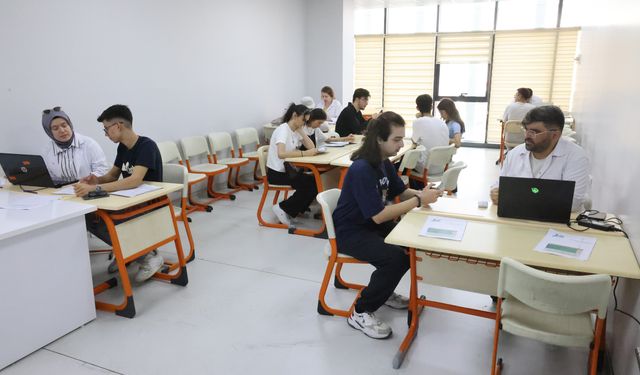 Çayırovalı Gençler Üniversite Hayallerine Kavuştu