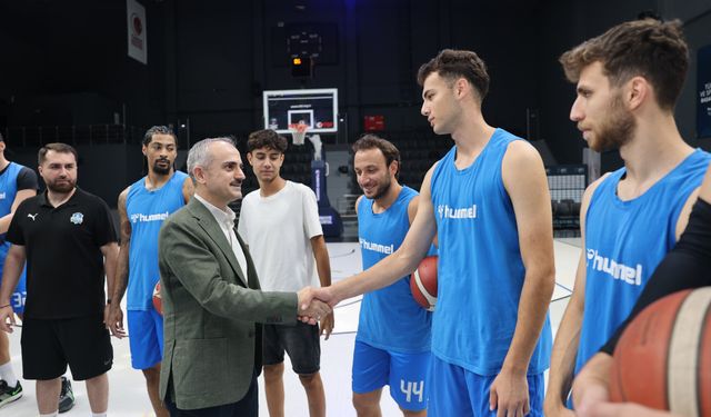 Başkan Çiftçi’den, basketbol takımına sezon öncesi ziyaret