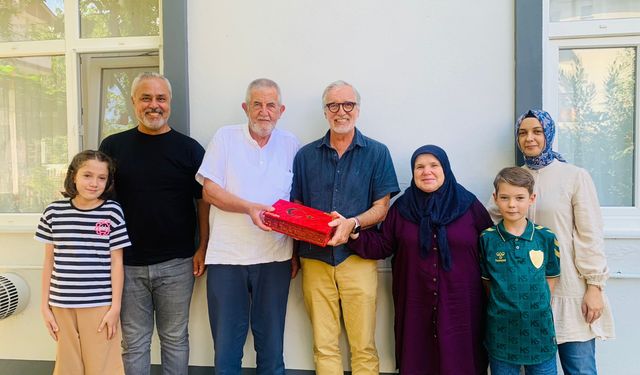 İzmit Belediyesinden Kıbrıs Gazisine vefa ziyareti