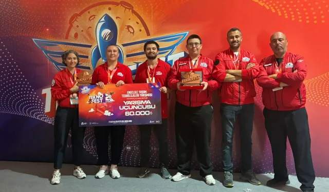 Bergama öğretmen ve öğrencilerinden Teknofest Başarısı