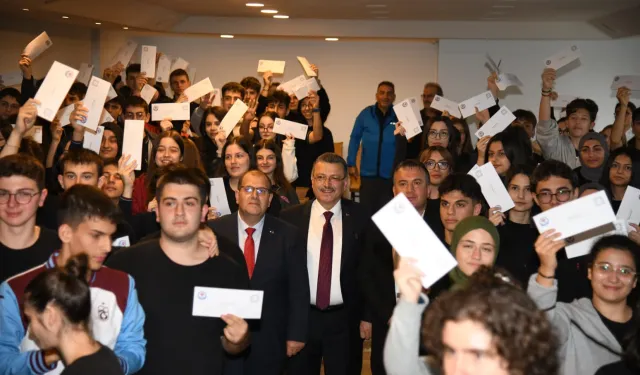 Trabzon Büyükşehir’den 10 bin öğrenciye eğitim desteği