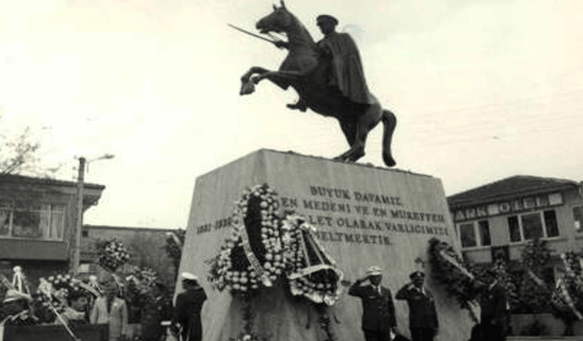 1987 yılında Gebze'de Atatürk Anıtı Açılmıştı