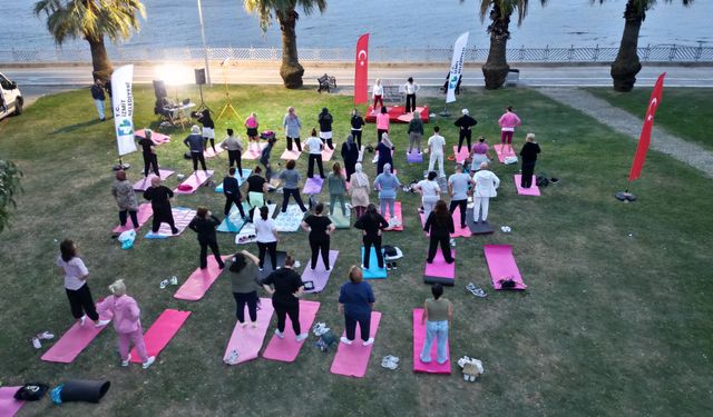 “Nefes Al İzmit” yoga etkinliğine Plajyolu’nda yoğun katılım