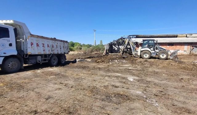 Bilecik Pazaryeri'nde yangınzede çiftliğe belediye desteği