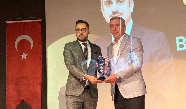 Bünyamin Çiftçi'ye Yılın İlçe Belediye Başkanı Ödülü