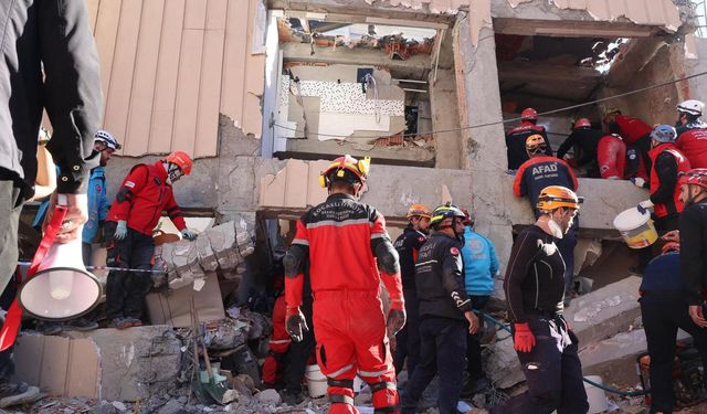 2 kardeş yaşamını yitirdi, abla kurtarıldı