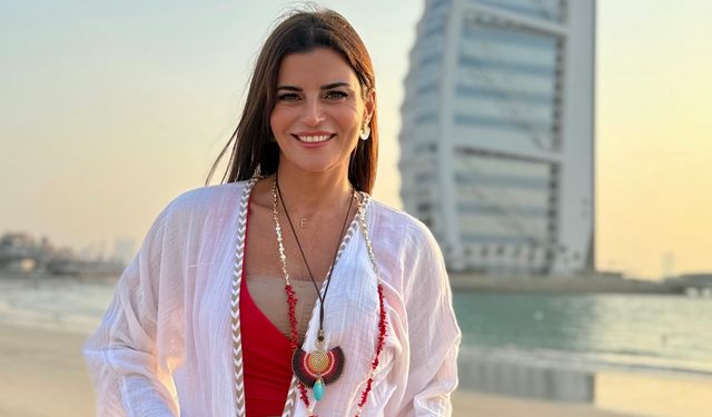 Ece Vahapoğlu, Dubai’de Dolunay Seremonisi ve Yoga Yaptırdı