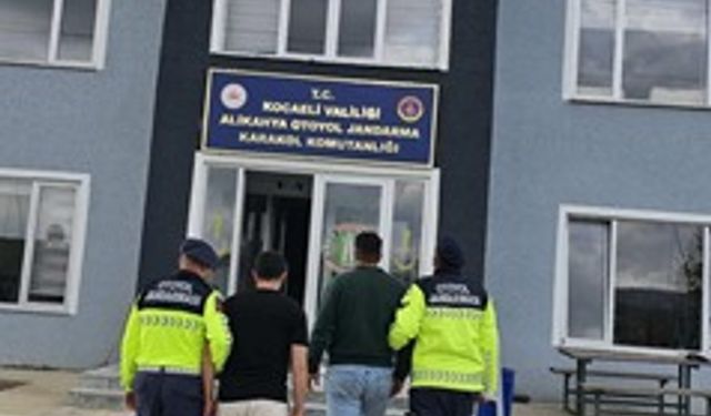 Otoyolda Tehlikeli Şov Yapan Sürücülere Gereği Yapıldı!