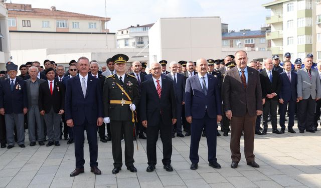 Gebze’de Resmi Çelenk Sunma Töreni