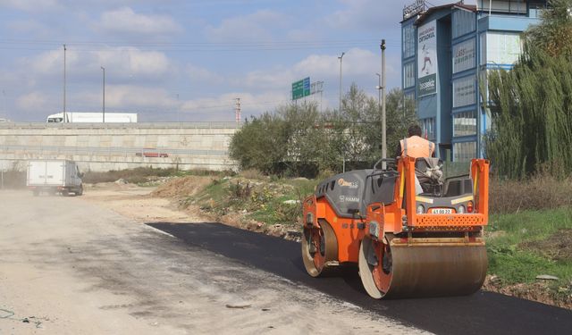 İzmit Belediyesi Yenişehir Mahallesi’nde yolları yeniliyor
