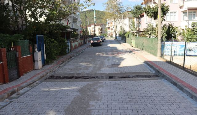 İzmit Belediyesi bozulan sokak yollarını yeniliyor