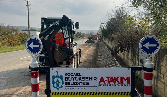 Kandıra’da yağmur suyu kanalları temizlendi