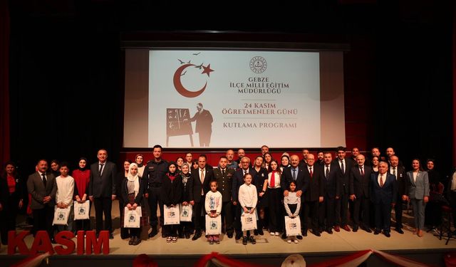 Gebze'de Coşkulu Öğretmenler Günü Kutlaması