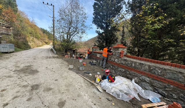 Mezarlıklara 6 bin metreküp taş duvar inşa ediliyor