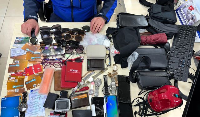 Ehliyet, ayakkabı şemsiye, gözlük ne ararsan var!