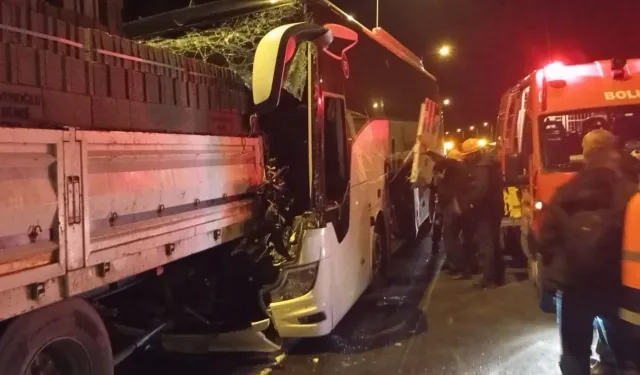 Anadolu Otoyolu'nda yolcu otobüsü TIR'a çarptı: 1 ölü, 3 yaralı