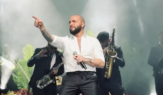 Şarkıcı Berkay konserde mest etti!