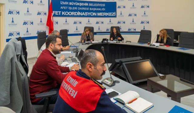 İzmir'de yağış sonrası hasar tespit çalışmaları sürüyor