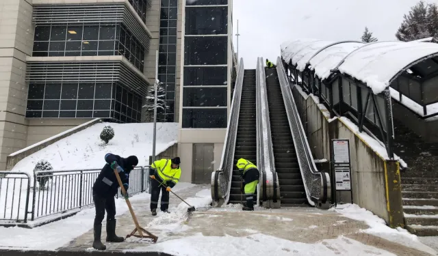 Kocaeli'de karla mücadelede 7/24 görevde