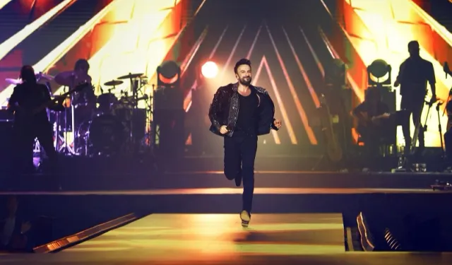 Megastar İstanbul'da hayranlarıyla kucaklaştı