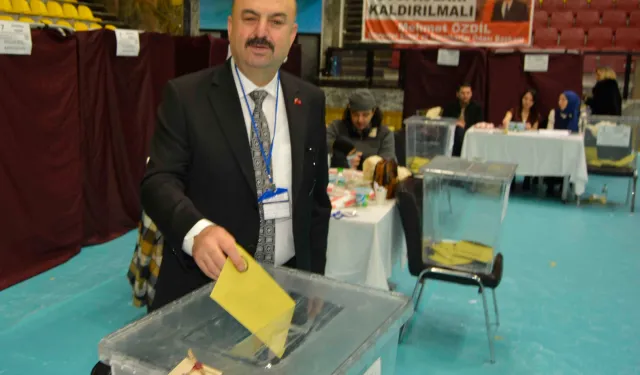 Ümraniye Esnaf Odası'nda Mehmet Özdil güven tazeledi