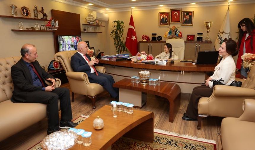 Başkan Bıyık koltuğunu minik İpek’e bıraktı