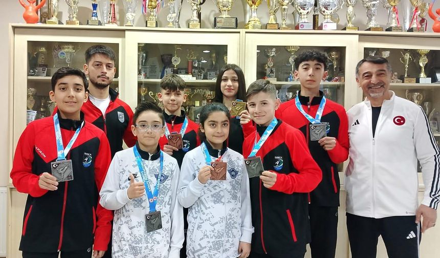 Darıca'nın Minik Sporcuları Şampiyonaya Damga Vurdu!