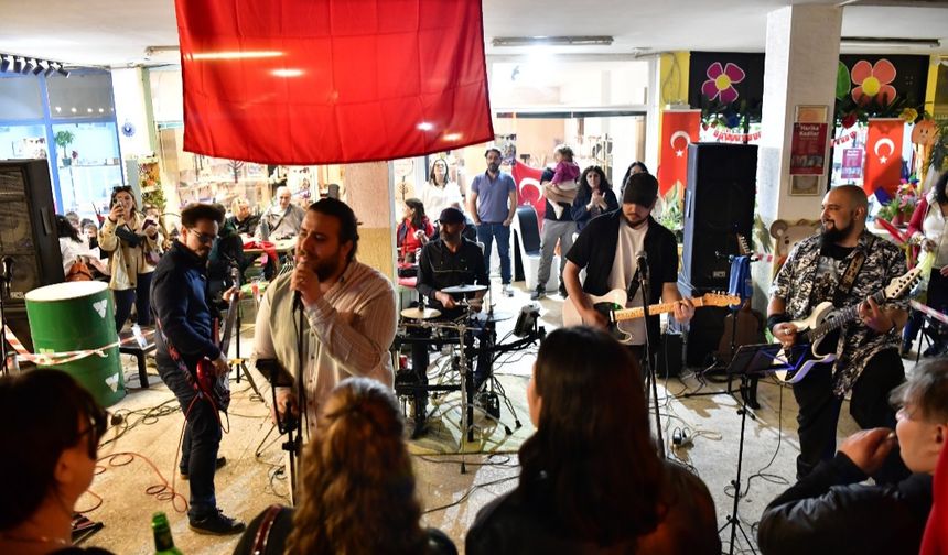 5yüz1 Müzik Grubu'ndan 19 Mayıs Coşkusu
