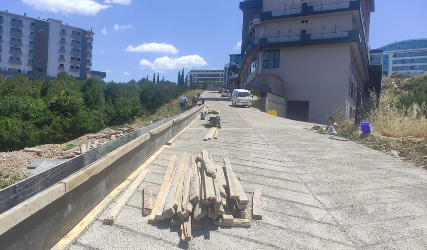 İzmit Belediyesinden Parapet Çalışması
