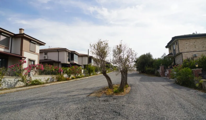 Balıkesir Edremit'te yol çalışmaları tam gaz