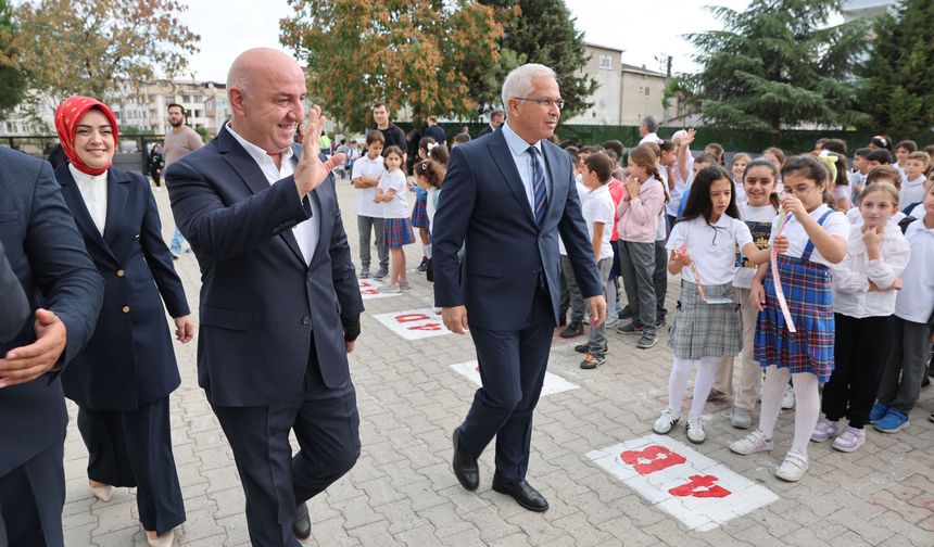 Darıca'da bayrak töreni düzenlendi