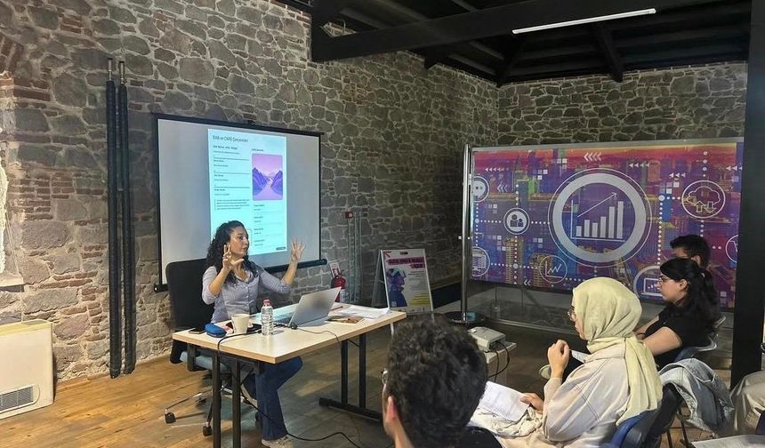 İzmir'de Meslek Fabrikası’nda Yapay Zekâ Eğitimi