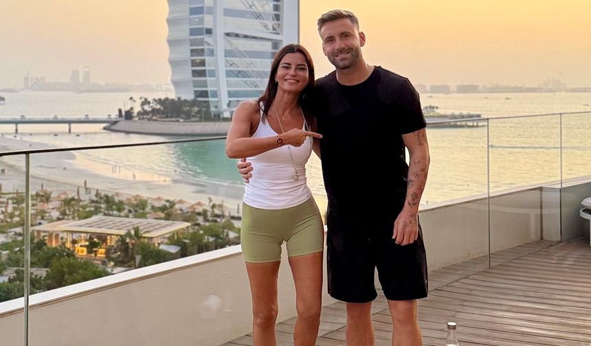 Ece Vahapoğlu’ndan İngiliz Futbolcuya Yoga Dersi