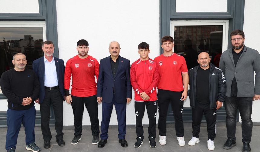 Gebzeli Güreşçiler Madalyalarla Döndü