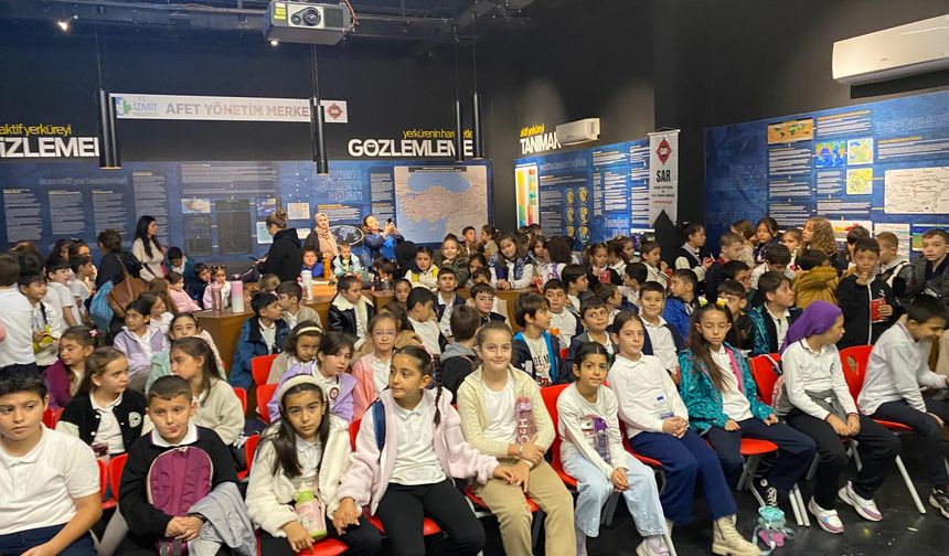 Öğrenciler depremi simülasyonla deneyimledi