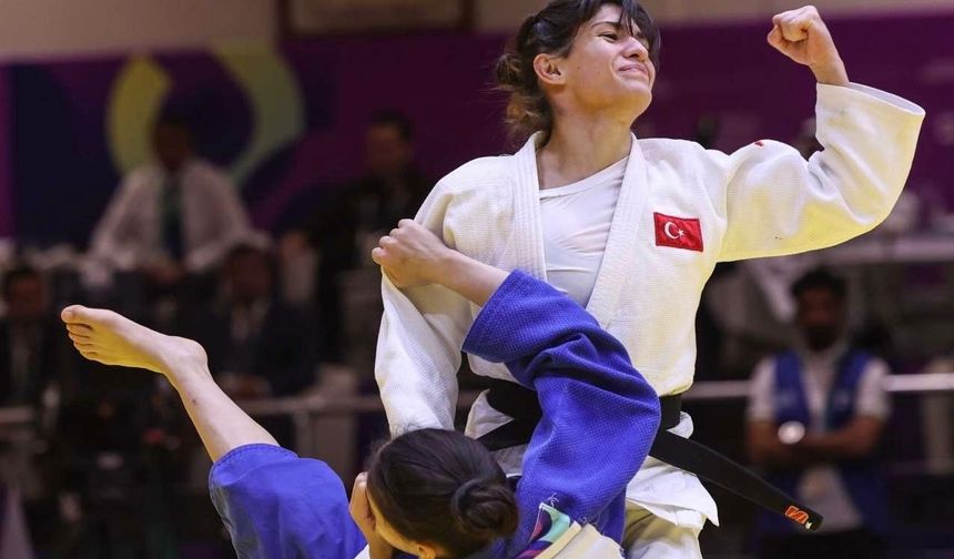 Tuğçe Beder Riyad'da altın madalya kazandı