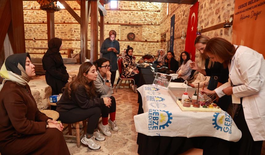 Gebze'de Tarihi Su Dolabında Ebru Etkinliği