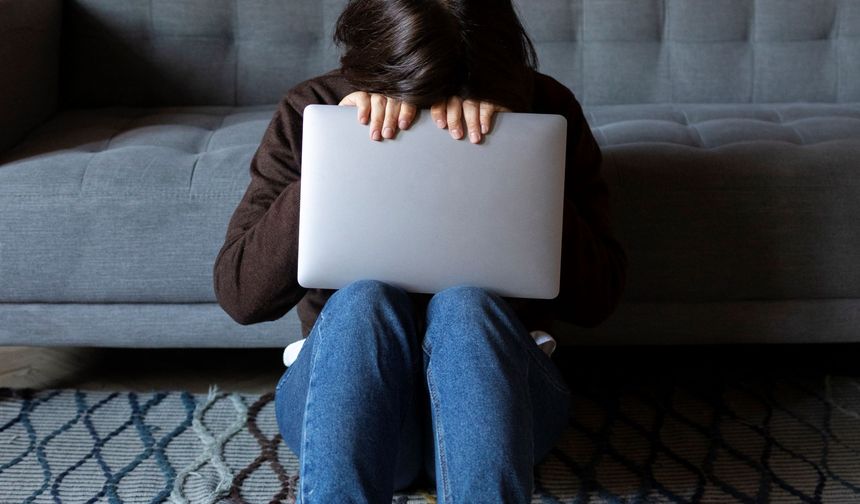 Rapora Göre, Her 6 Kişiden 1'i Yalnızlıktan Etkileniyor